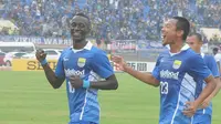 Makan Konate dan M Ridwan di Laga Persib Bandung vs New Radiant (Herman Zakharia/Liputan6.com)