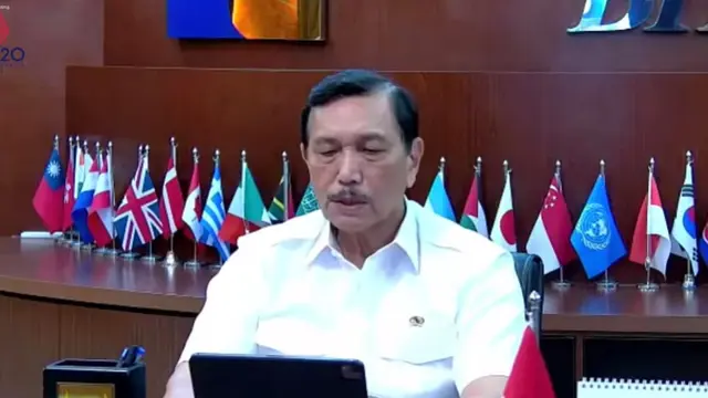 Menteri Koordinator bidang Kemaritiman dan Investasi Luhut Binsar Pandjaitan saat Konferensi Pers Update Penanganan Pandemi Covid-19, Senin (24/1/2022).