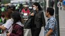 Warga menggunakan masker saat beraktivitas di kawasan Thamrin, Jakarta, Kamis (7/12/2023). (Liputan6.com/Faizal Fanani)