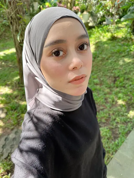 Hal serupa tampak pada unggahan terbaru Lesti Kejora lewat penampilan wajahnya. Ia disebut makin tirus. (Liputan6.com/IG/@lestykejora).