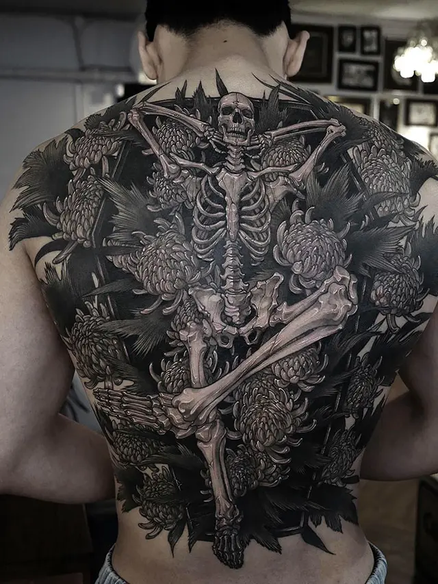 7 Potret Tato Besar di Punggung Ini Keren Banget