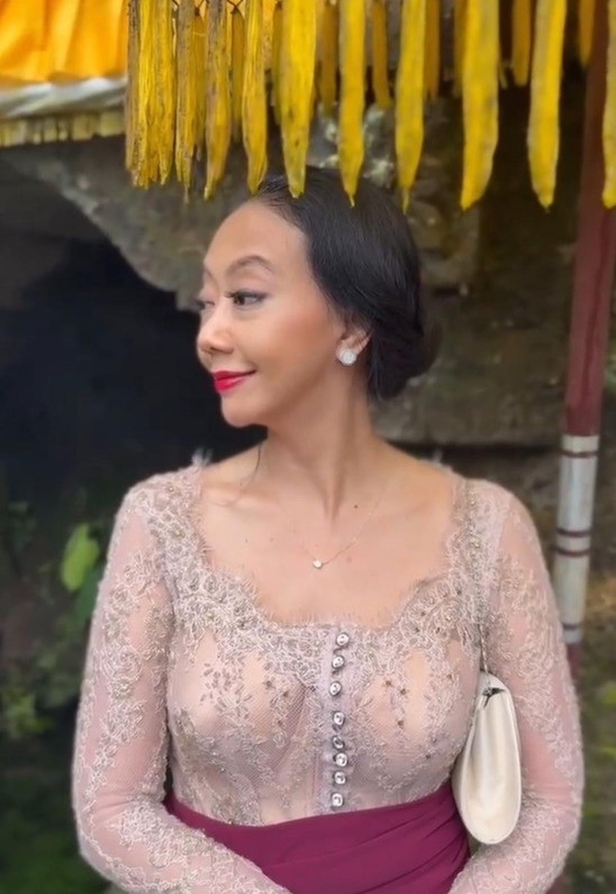 Cerita Asri Welas Wujudkan Impian Luna Maya dan Maxime Bouttier Lewat Kain Batik yang Dipakai saat Ritual Melukat