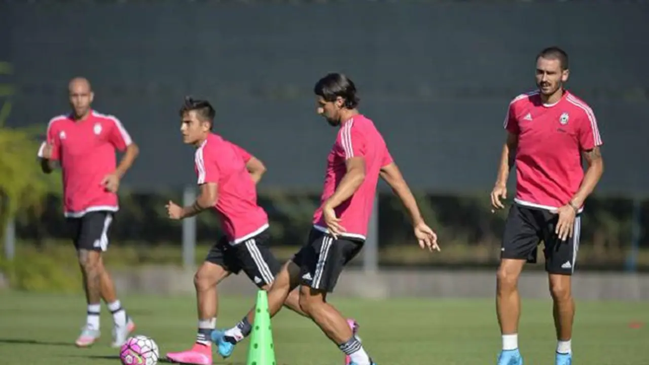 Khedira Cedera, Juve Terpaksa Pikirkan Belanja Gelandang Lagi (UD