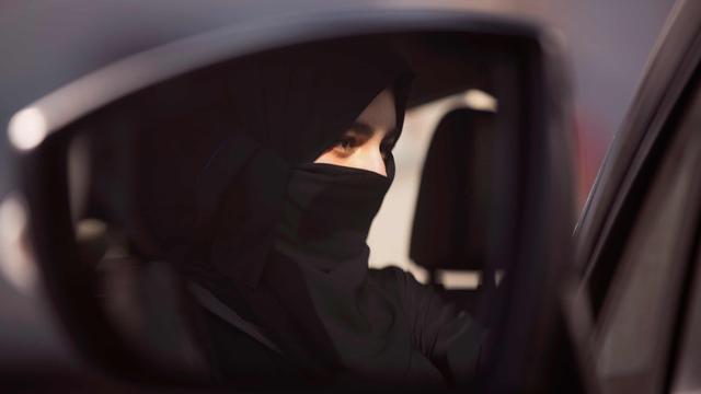 Wanita Arab Saudi Mengemudi