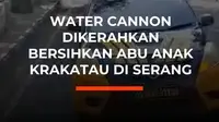Polisi menggunakan water cannon untuk membersihkan abu vulkanik yang menutupi jalan protokol di Kota Serang, Banten, Senin (7/9/2026). Penyiraman dilakukan dari depan Mapolresta Serang Kota, Alun-alun Kota Serang, hingga sejumlah ruas jalan lainnya.

Abu vulkanik berwarna cokelat gelap hingga hit...