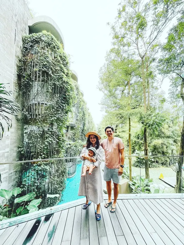 7 Kebersamaan Andrew Andika dan Tengku Dewi Putri Liburan Bersama Buah Hati