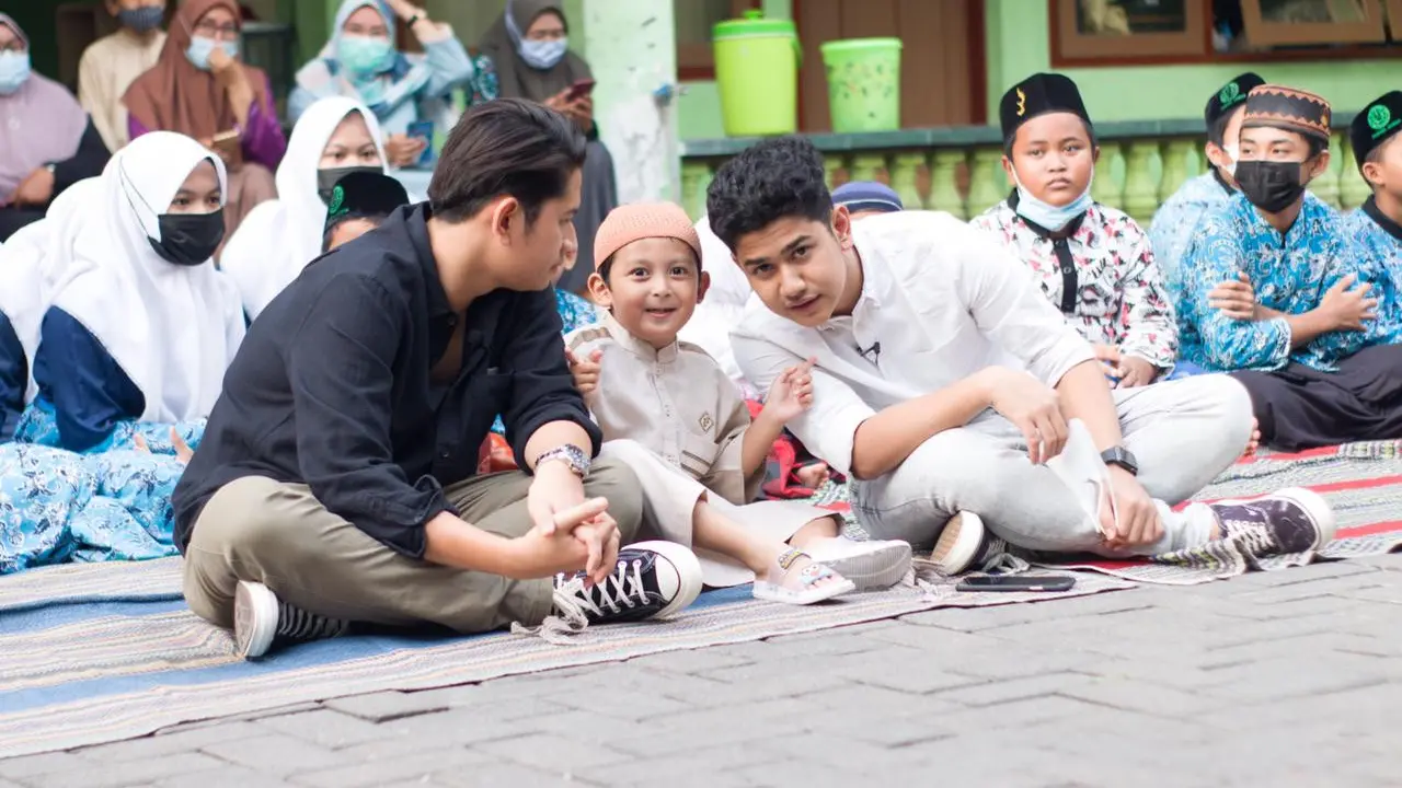Syakir Daulay, Zikri Daulay, dan artis cilik Husein Latuconsina.