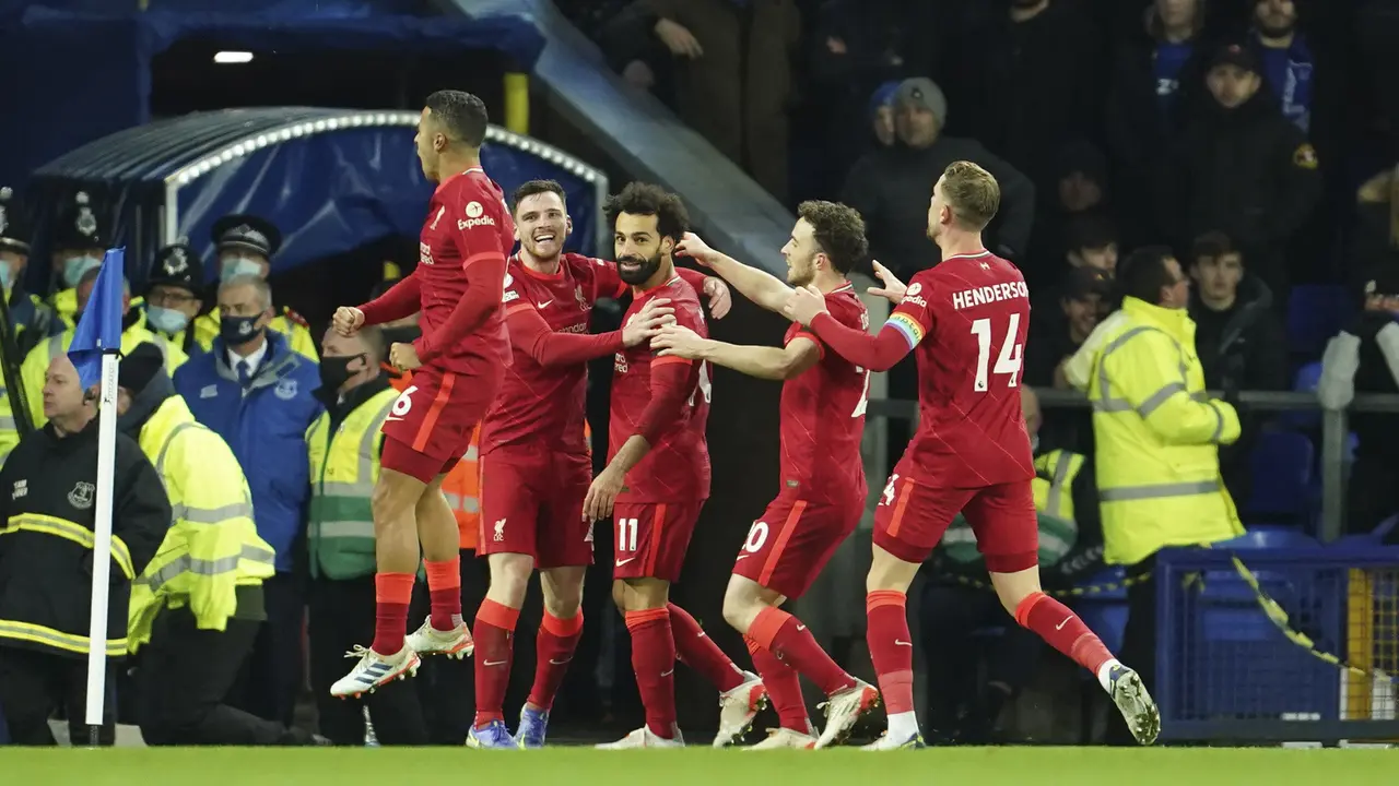 Mohamed Salah Dua Gol, Liverpool Bantai Everton