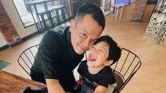 Tentunya sudah banyak yang tahu jika Vinessa Inez dikaruniai anak dari pernikahan sebelumnya. Artis dengan nama lengkap Vinessa Ladiatry Lileka ini pernah menikah dengan Ryan Deye pada 2017 dan memutuskan untuk bercerai pada tahun 2019. Tak banyak yang tahu rupanya bintang film Surat Kecil untuk Tuhan ini melepas masa lajangnya di usia yang sangat muda yakni 20 tahun. (Liputan6.com/IG/@vinessainez)