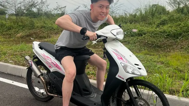 Rich Brian naik motor matic di Indonesia jadi sorotan. (credit:instagram.com/brianimanuel)