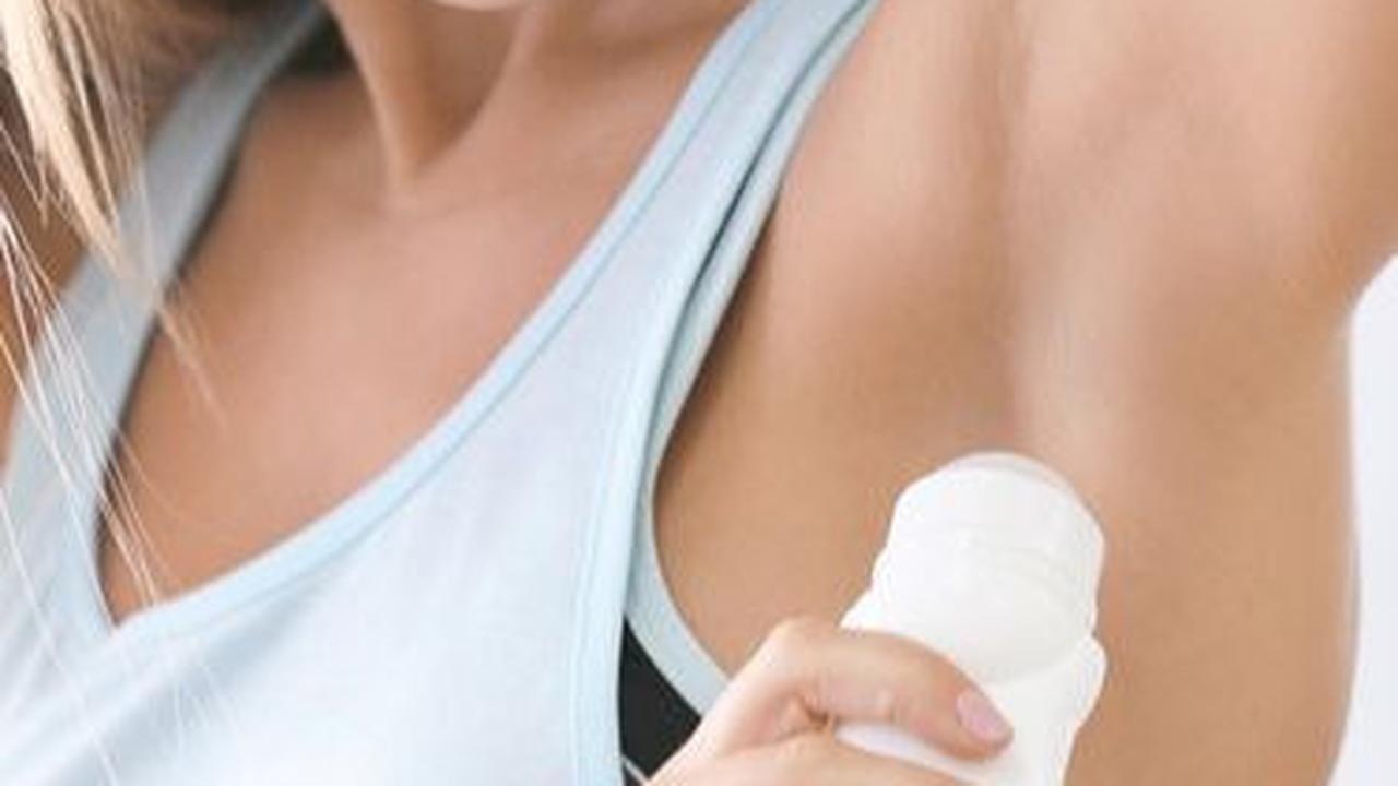 2. Pilih Deodorant yang Mengandung Tawas Jika Keringat Berlebih<br>
