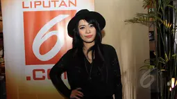 Ahli metafisika Citra Prima saat menghadiri acara gala premier Film Tuyul di Epicentrum, Kuningan, Jakarta, Kamis (9/4/2015). (Liputan6.com/Helmi Afandi)