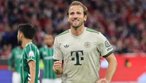 Penyerang Bayern Munich asal Inggris #09, Harry Kane, merayakan gol penalti dalam pertandingan divisi satu Bundesliga Jerman antara Bayern Munich dan Werder Bremen di Munich, Sabtu (27-9-2025) dini hari WIB. (Alexandra BEIER/AFP)