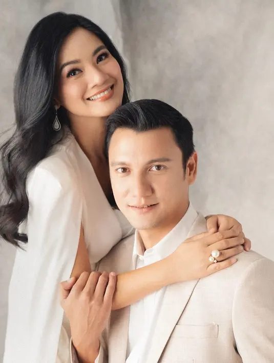 Pernyataan Christian Sugiono ini tentu mendapatkan banyak perhatian dari warganet, Netizen pun ramai mengulik momen mesra pasangan itu. [Foto: IG/titi_kamall].