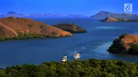 Pemandangan sebuah teluk di Pulau Rinca, Taman Nasional Komodo, NTT, Minggu (14/10). Selain terkenal dengan komodonya, Pulau Rinca memiliki pemandangan alam yang indah dan memikat wisatawan. (Merdeka.com/Arie basuki)