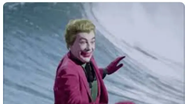 Mark Zuckerberg Selancar Pakai Sunscreen Tebal, Netizen: Mirip Joker
