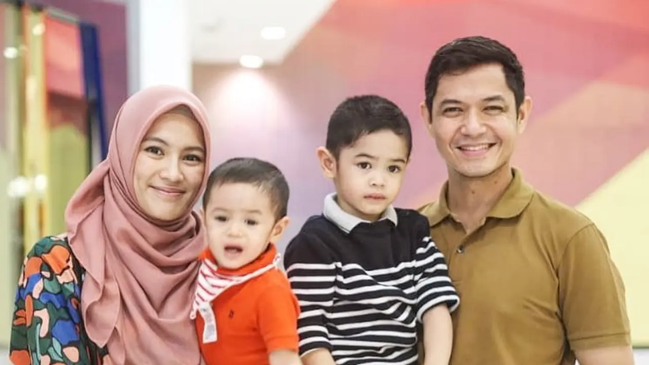 [Fimela] Dude Harlino dan Alyssa Soebandono