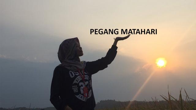 Begini Kalau Warganet Diminta Mengedit Foto Pegang Matahari, Hasilnya Kocak