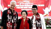 Pasangan Capres cawapres nomor urut 03 Ganjar Pranowo dan Mahfud MD bersama Ketu Umum PDI Perjuangan, Megawati Soekarno Putri (Tengaj) (Istimewa)