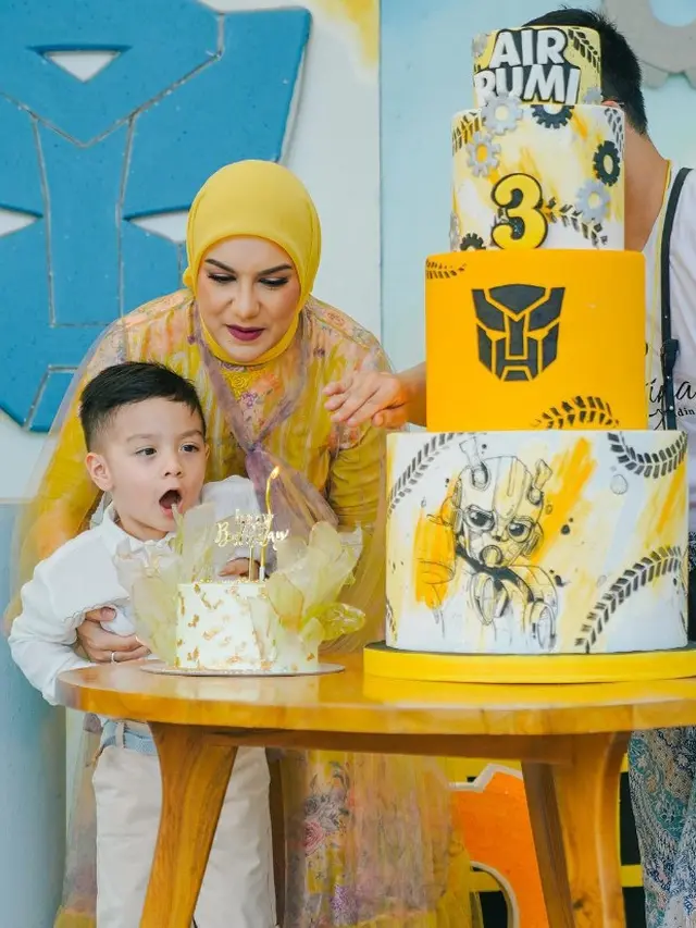 Potret Air Rumi Akbar di pesta ulang tahunnya yang ke-3 (Sumber: Instagram/airrumiakbar1453)