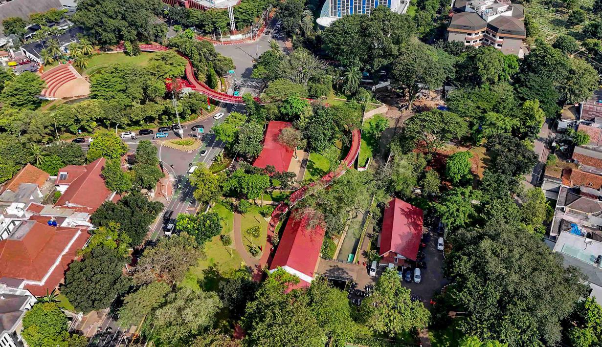 Taman Bendera Pusaka dibangun di atas lahan milik Pemerintah Provinsi DKI Jakarta dan pengelolaannya berada di bawah Dinas Pertamanan dan Hutan Kota DKI Jakarta. Tampak foto udara memperlihatkan suasana Taman Bendera Pusaka, Kebayoran Baru, Jakarta, Rabu (1/4/2026). (merdeka.com/Arie Basuki)