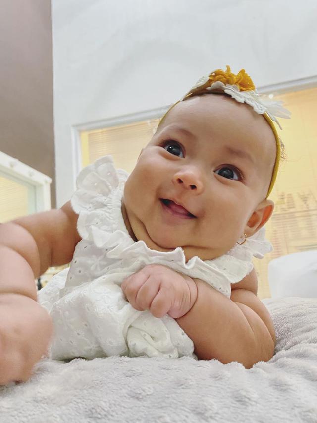 Sudah Berusia 5 Bulan, Ini 6 Potret Terbaru Anak Fitri Tropica