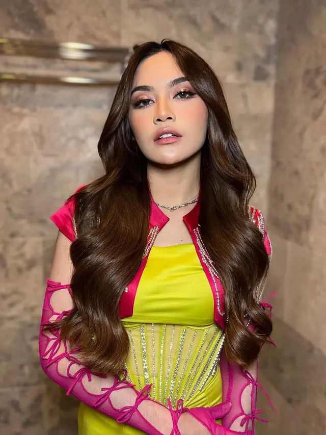 Tampilan Perdana Mahalini Raharja Setelah Menikah dengan Rizky Febian, Makin Glowing dan Kece dengan Outfit Neon