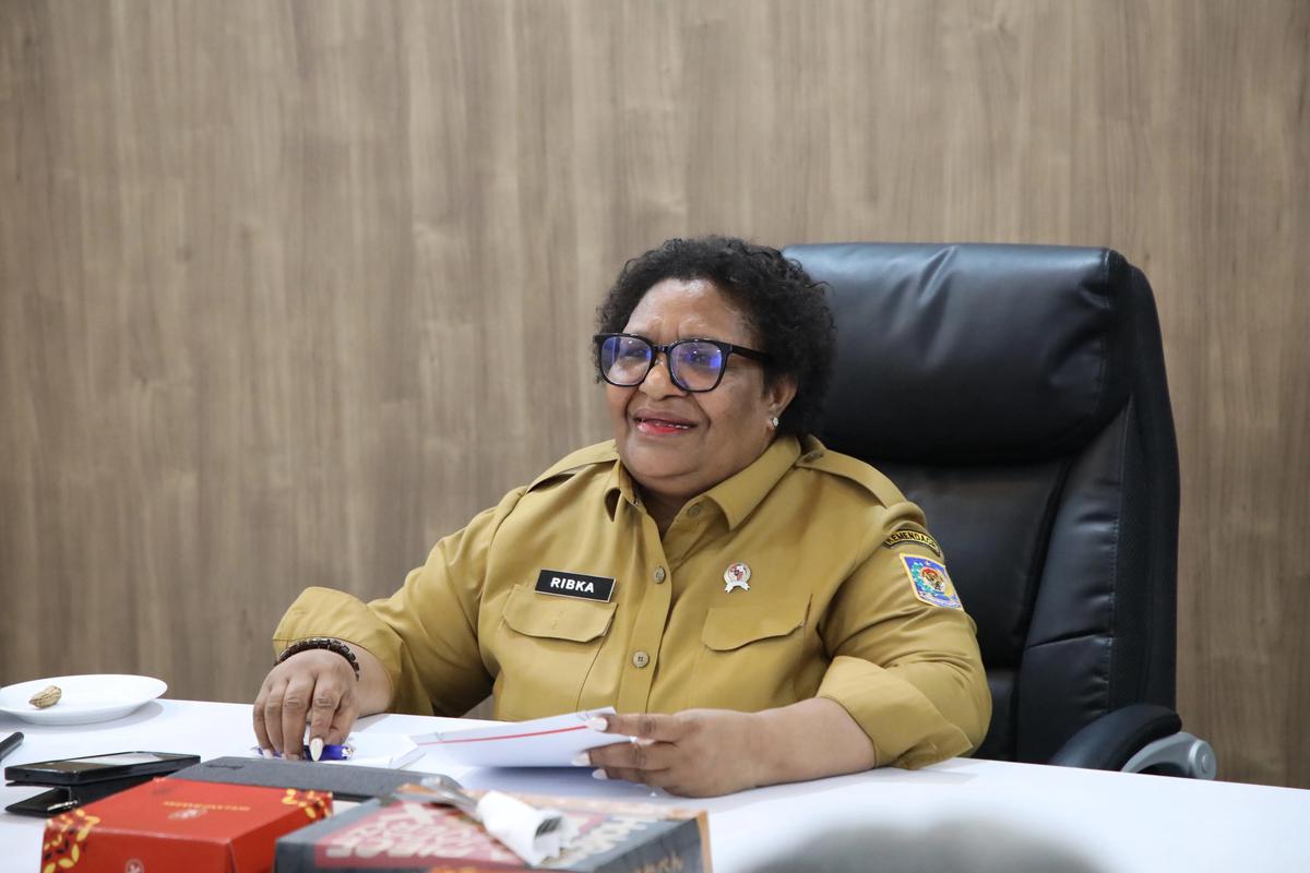 Wamendagri Ribka Haluk saat memimpin rapat percepatan penyaluran dana Otonomi Khusus Papua