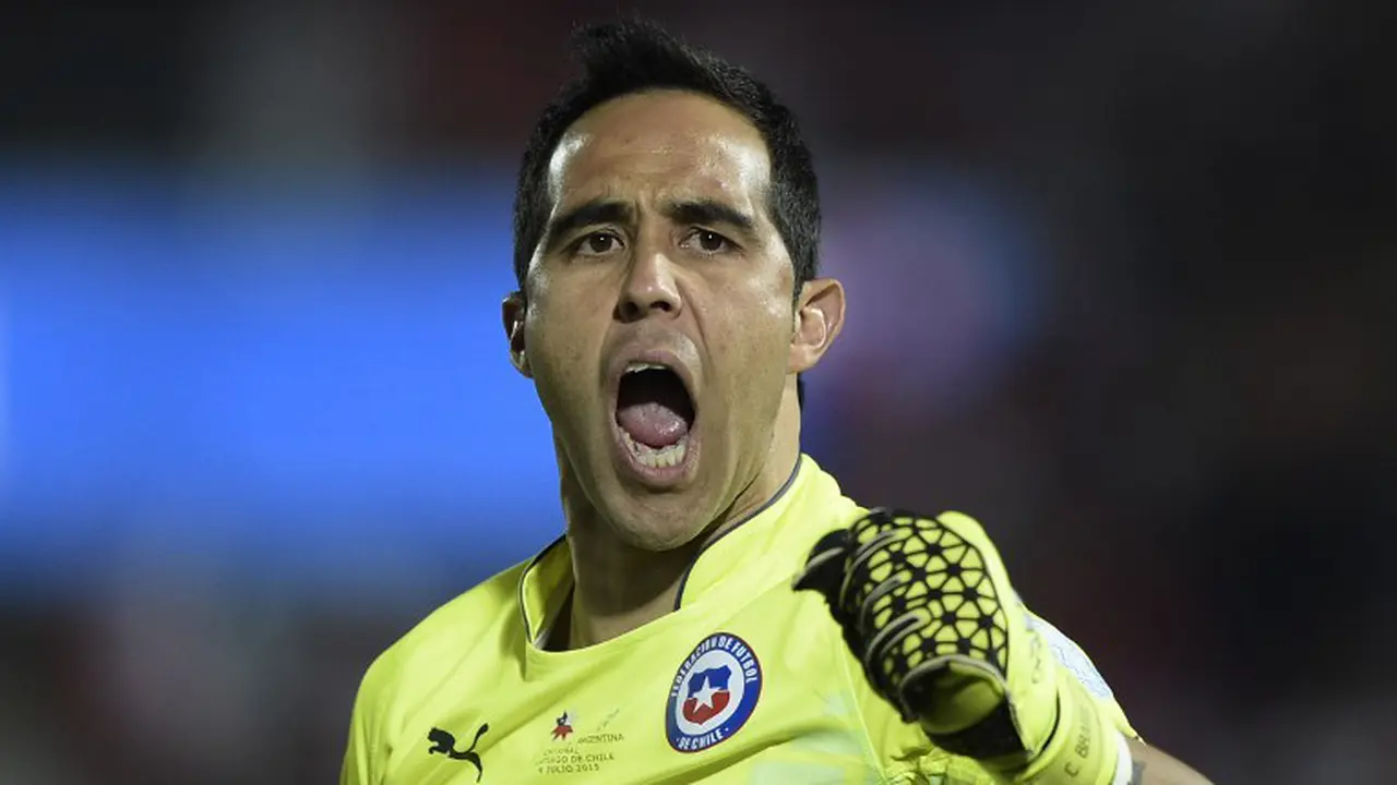 Claudio Bravo (AFP PHOTO / JUAN MABROMATA)