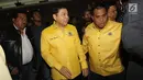 Ketua Umum DPP Golkar Setya Novanto saat tiba di Gedung DPP Golkar, Jakarta, Rabu (11/10). Rapat pleno ini dipimpin langsung oleh Setya Novanto setelah dirinya kembali sehat setelah menjalani perawatan di rumah sakit. (Liputan6.com/Johan Tallo)