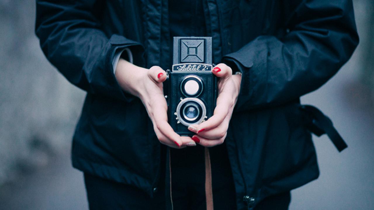 Ketahui 7 Kepribadian Pacar Melalui Jenis Kamera yang Dipakainya 