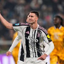 Dusan Vlahovic merayakan gol pertama Juventus dalam laga Serie A antara Juventus dan Udinese di Turin, Italia, Rabu, 29 Oktober 2025. (Fabio Ferrari/LaPresse via AP)