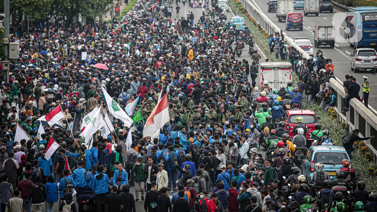 Mahasiswa Mulai Berdatangan ke Kawasan DPR