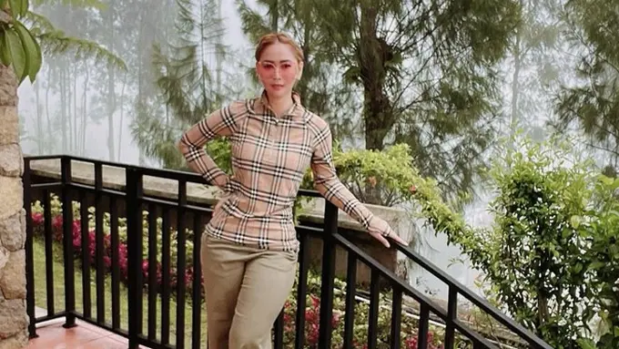 6 Potret Inul Daratista Ajak Keluarga Liburan ke Gunung Bromo, Seru Banget