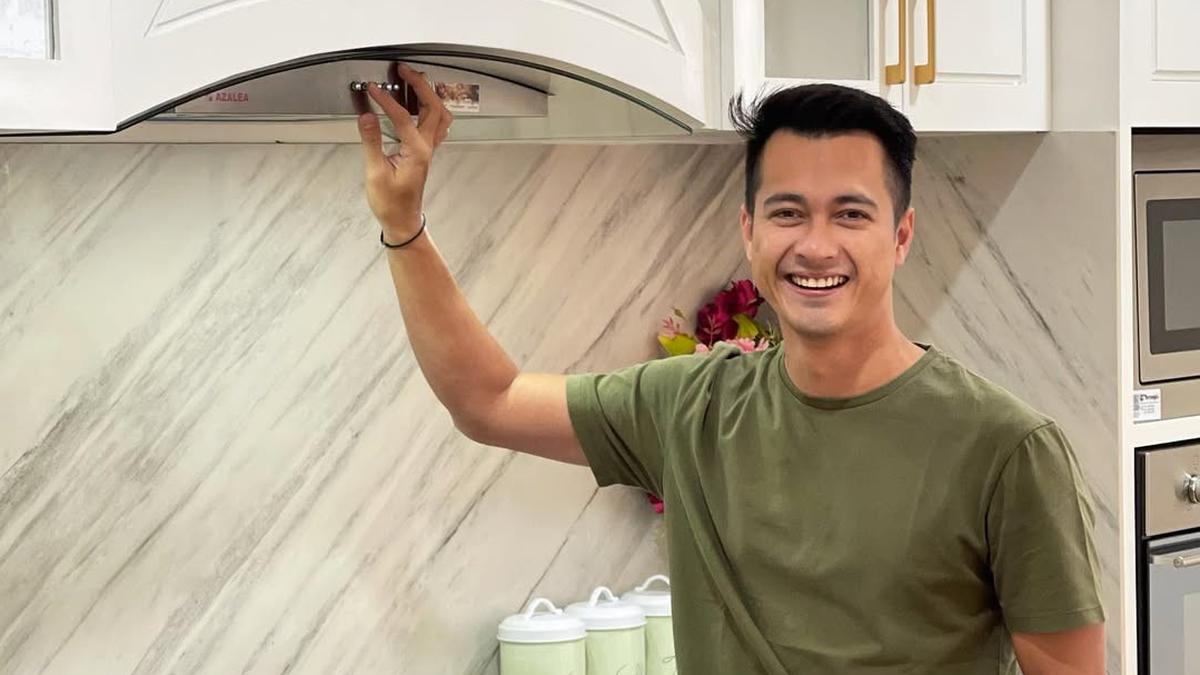 9 Potret Dapur Rumah Eza Gionino yang Mewah, Padukan Unsur Klasik dan Modern