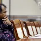 Ekspresi calon hakim MK, Arief Hidayat selama uji kelayakan dan kepatutan Hakim MK di ruang rapat Komisi III, Kompleks Parlemen, Senayan, Jakarta, Rabu (6/12). Arief terpilih sebagai hakim konstitusi menggantikan Mahfud MD. (Liputan6.com/Johan Tallo)