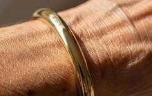 10 Model Cincin Emas Ringan untuk Lansia agar Nyaman Dipakai Setiap Hari
