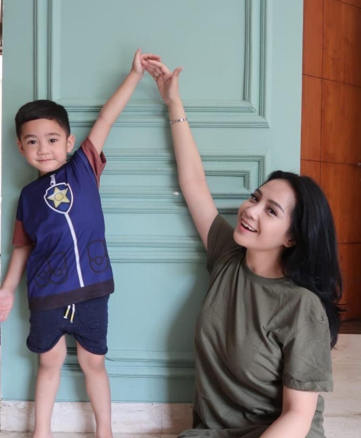 Asisten Raffi Ungkap Foto Kecil Rafathar, Kemiripannya dengan Rayyanza Bikin Heboh!