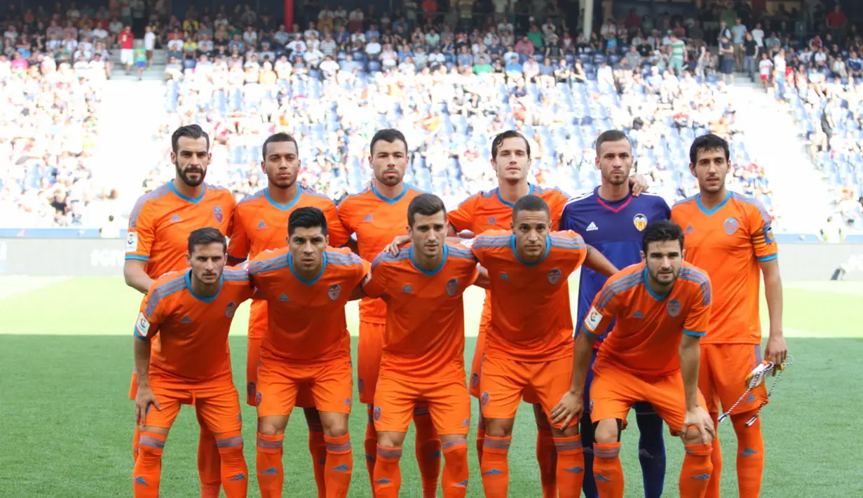 KURANG BERUNTUNG – Skuad Valencia kalah adu penalti di babak final turnamen Audi Quattro Cup di Stadion Red Bull Arena, Sabtu (11/7). (Bola.com/Reza Khomaini)