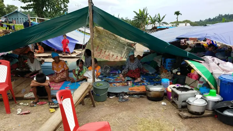 Tenda pengungsi korban gempa Halmahera.