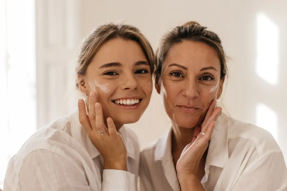 Usia Berapa Sebaiknya Mulai Pakai Skincare Anti-Aging? (photo by freepik)