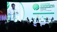 Menaker Yassierli saat menyampaikan sambutan dalam Indonesia International Sustainability Forum (IISF) 2025 di Jakarta International Convention Center (JICC), Sabtu (11/10/2025). ©Kemnaker.