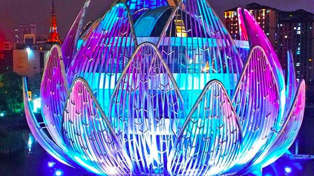 gedung dengan bentuk tak biasa