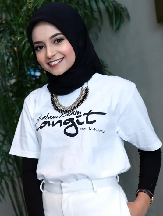 "Mudah-mudahan orang makin memperdalam Alquran. Orang di daerah juga senang sama film ini karena jadi contoh buat anak-anaknya karena bagus banget," kata Elyzia. (Adrian Putra/Bintang.com)