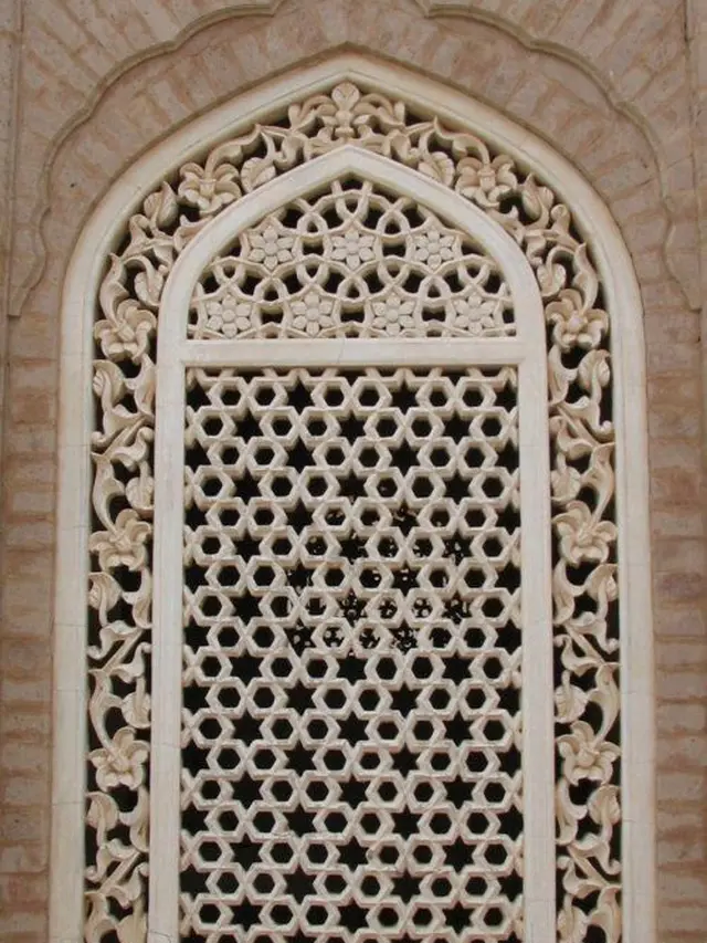 ilustrasi mihrab wood panel