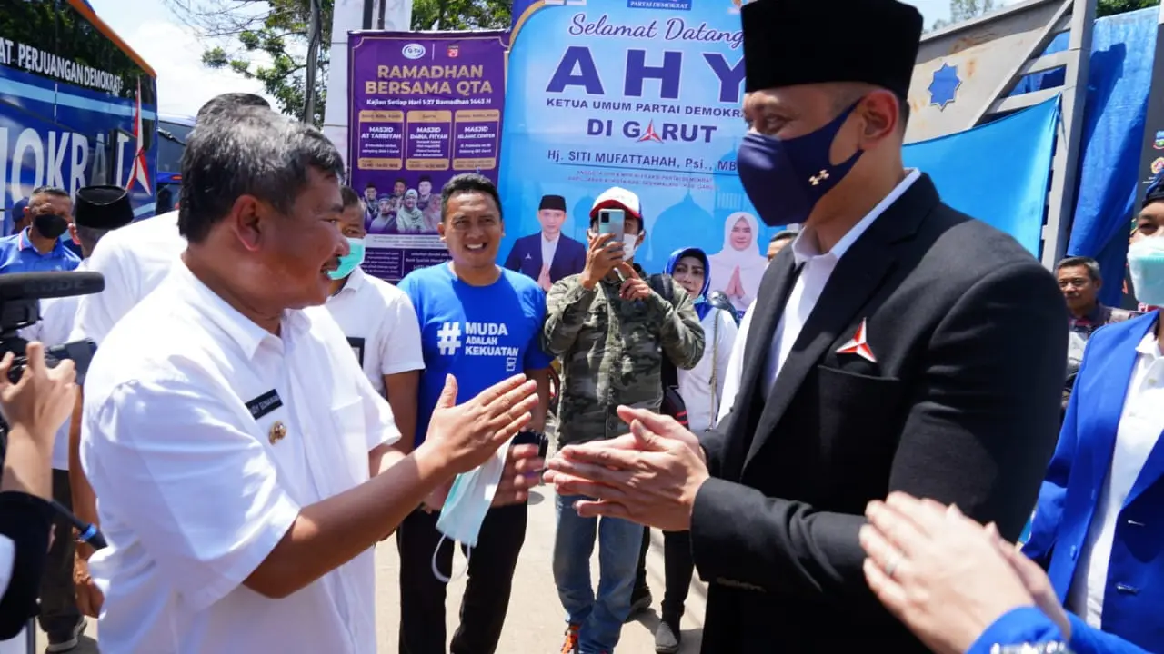 Bupati Garut Rudy Gunawan menyambut kunjungan safari ramadan Ketua Umum Partai Demokrat Agus Harimurti Yudhoyono (AHY) di Garut.