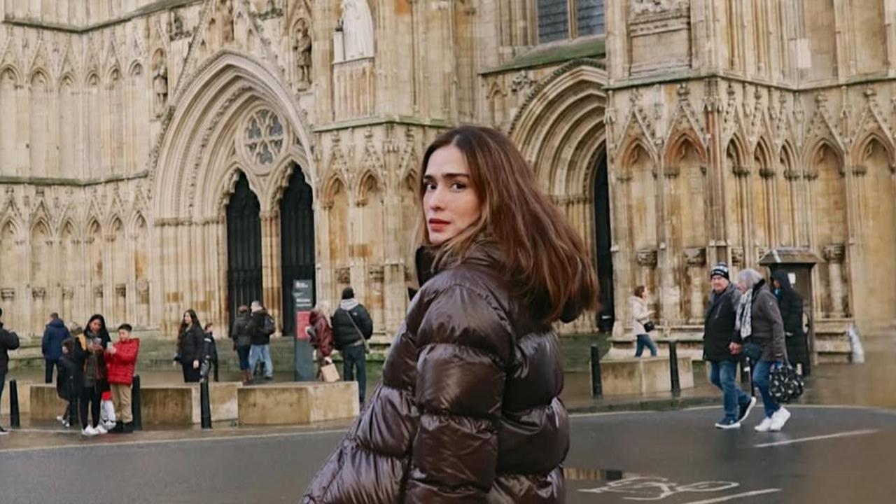 Visual Memikat, 4 Potret Yasmine Wildblood Liburan ke Luar Negeri dengan Outfit Stylish dan Nyaman