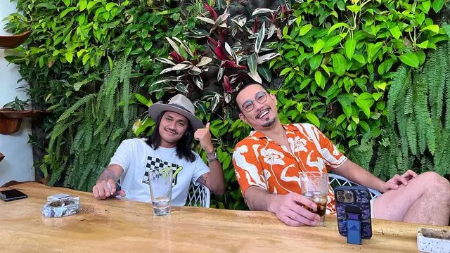 7 Potret Terbaru Yosua Putra, Anak Band yang Jadi Bintang Iklan Binomo