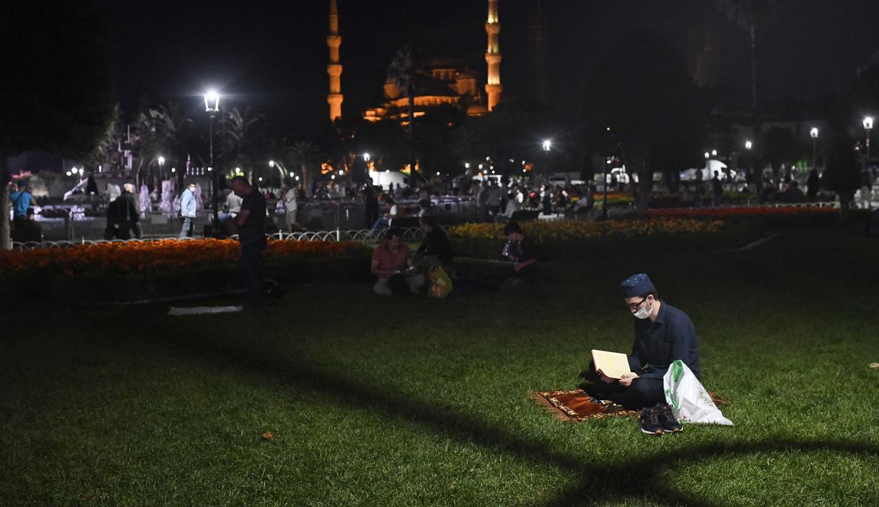 Foto Suasana Masjid Hagia Sophia Sebelum Salat Jumat Pertama Dalam 86 Tahun Global Liputan6 Com