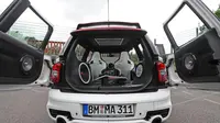 MINI Cooper Disulap Jadi 'Boombox'